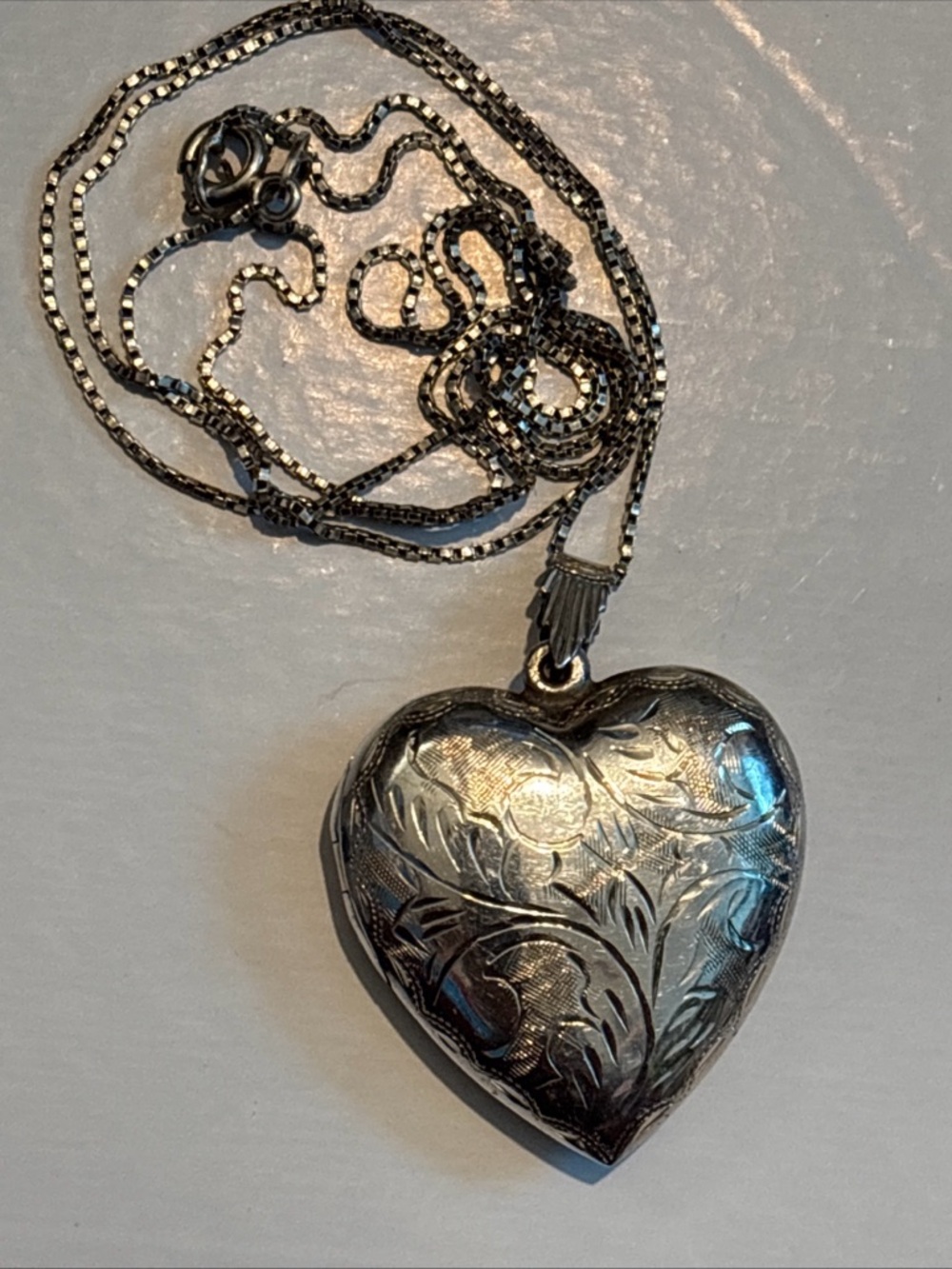 Diamond cutting etched floral design Sliver925 Heart Locket pendant necklace